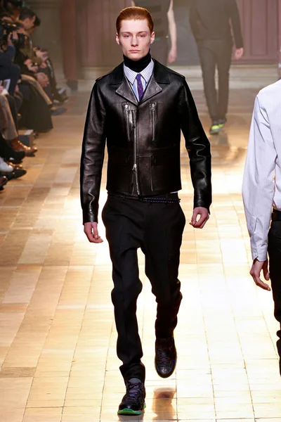 Look 10